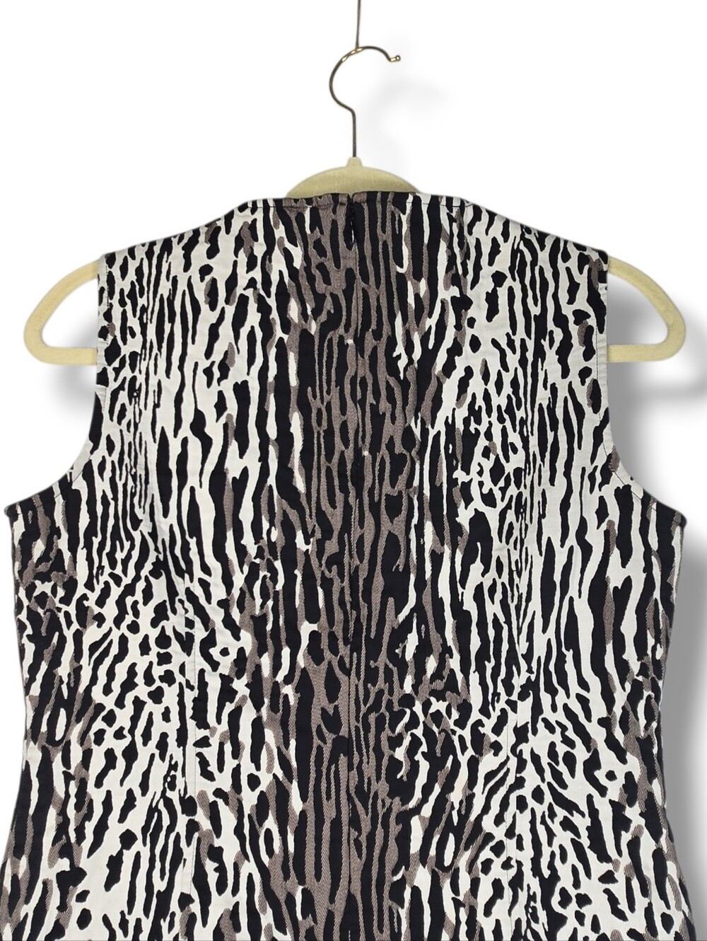 St. John Animal Print Sheath Dress Quiet Luxury Mixed Safari Sleeveless Size 8 - Picture 13 of 16